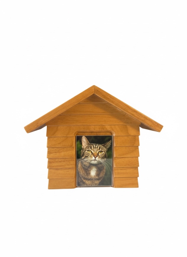 Oak Cottage Urn [Wood]